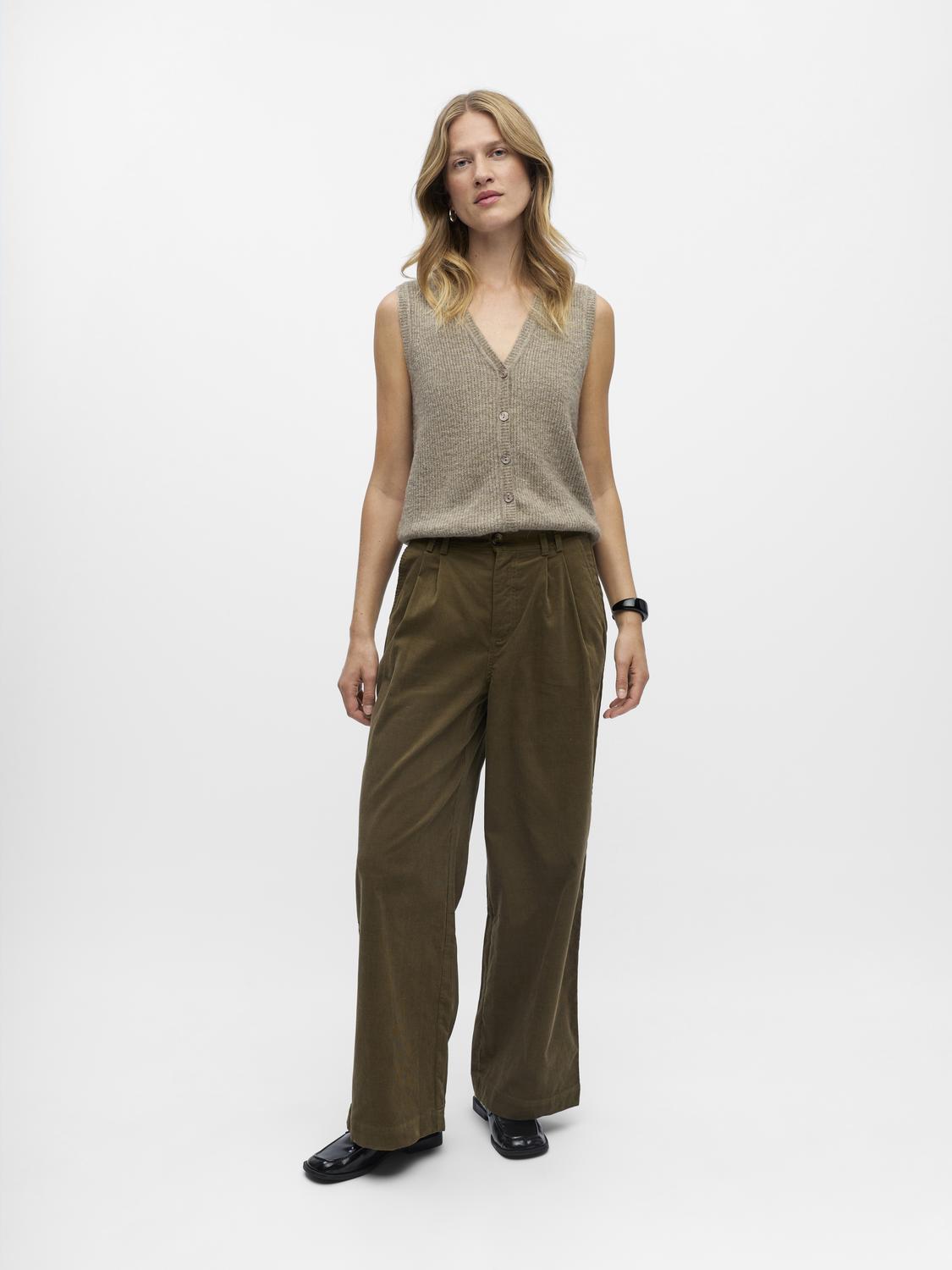 model_shot-front_full
